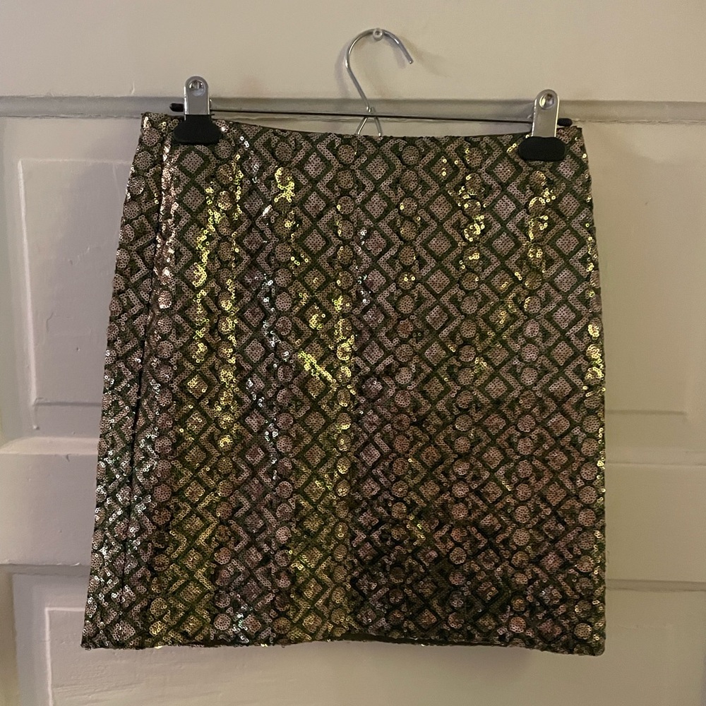Banana Republic. Size 2P. Green and gold sparkle mini skirt.